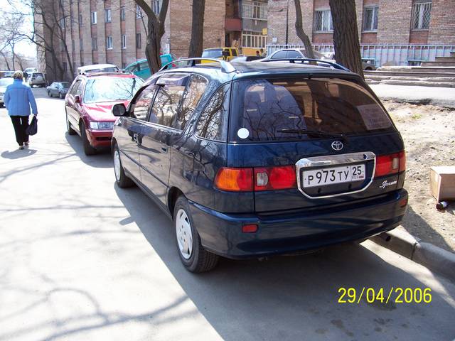 1999 Toyota Ipsum