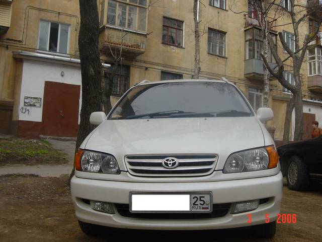 1999 Toyota Ipsum