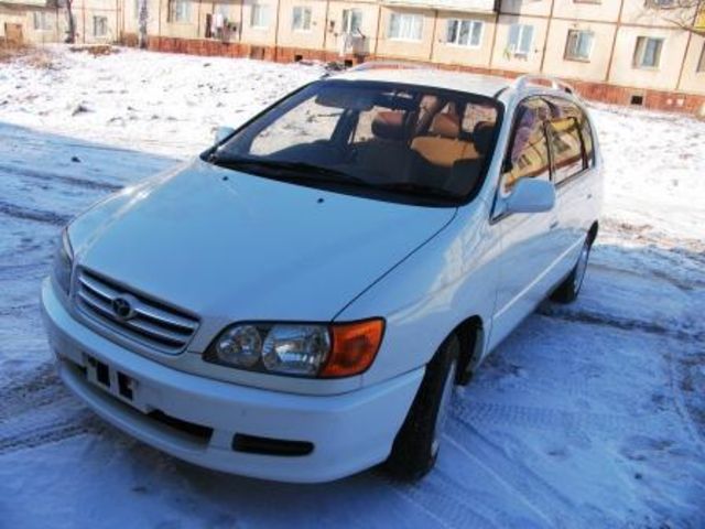 1999 Toyota Ipsum