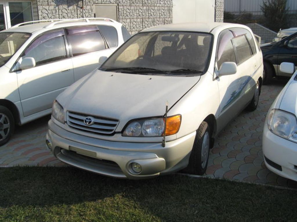 1999 Toyota Ipsum