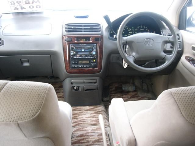 1999 Toyota Ipsum