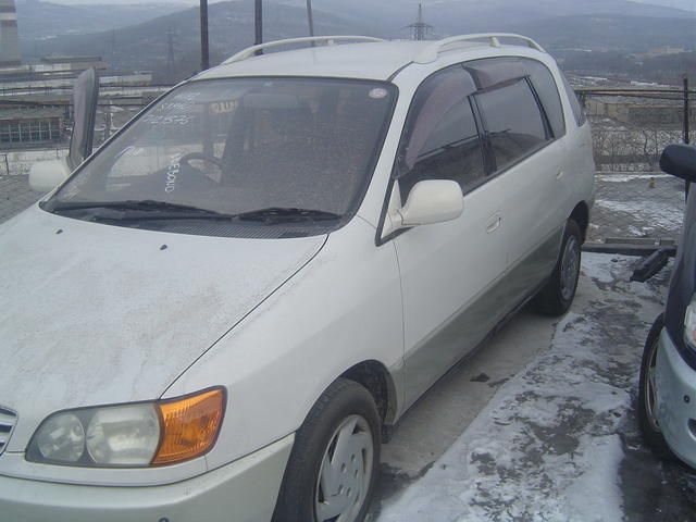 1999 Toyota Ipsum