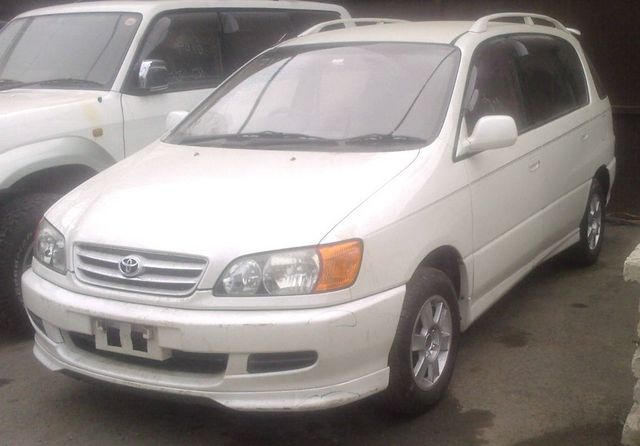 1999 Toyota Ipsum