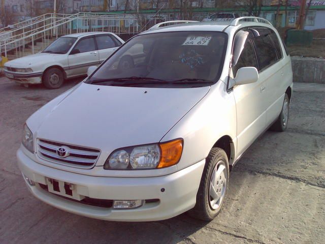 1999 Toyota Ipsum