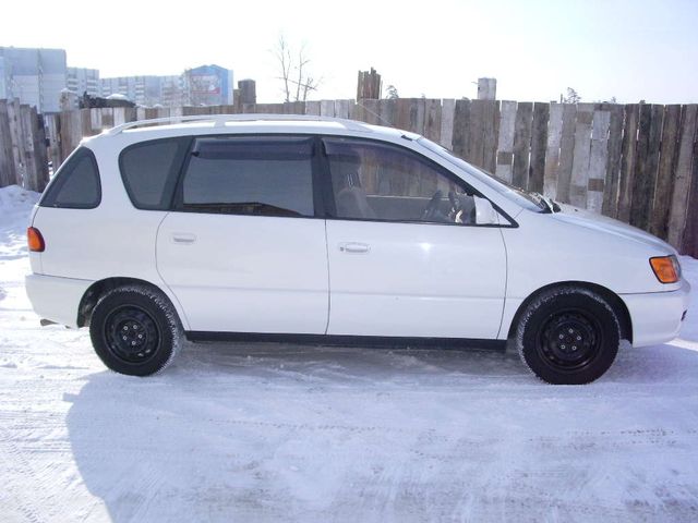 1999 Toyota Ipsum