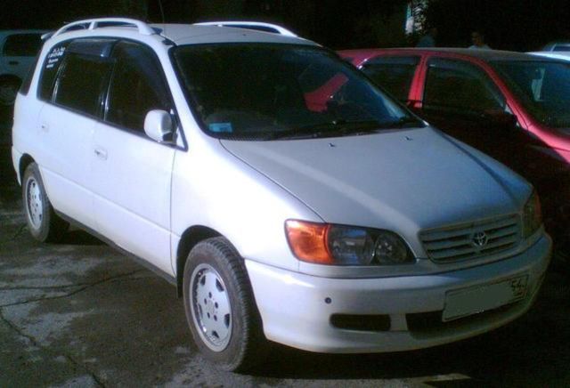 1999 Toyota Ipsum