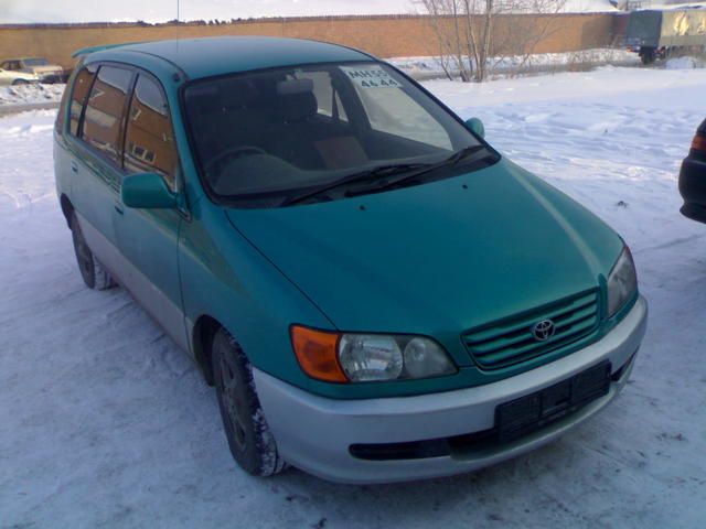 1999 Toyota Ipsum