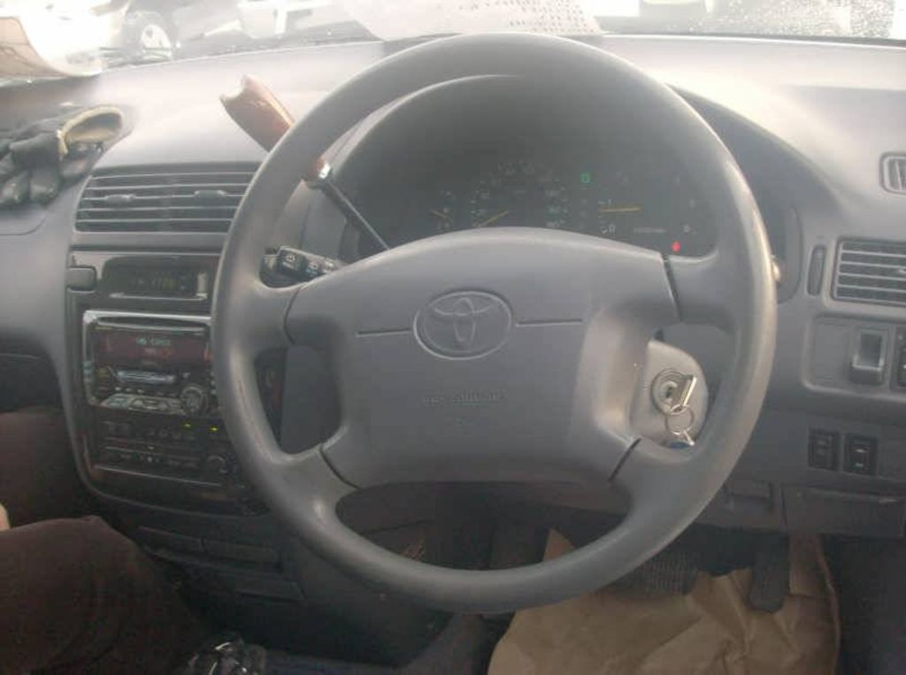 1999 Toyota Ipsum
