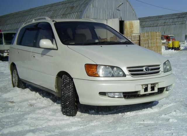 1999 Toyota Ipsum