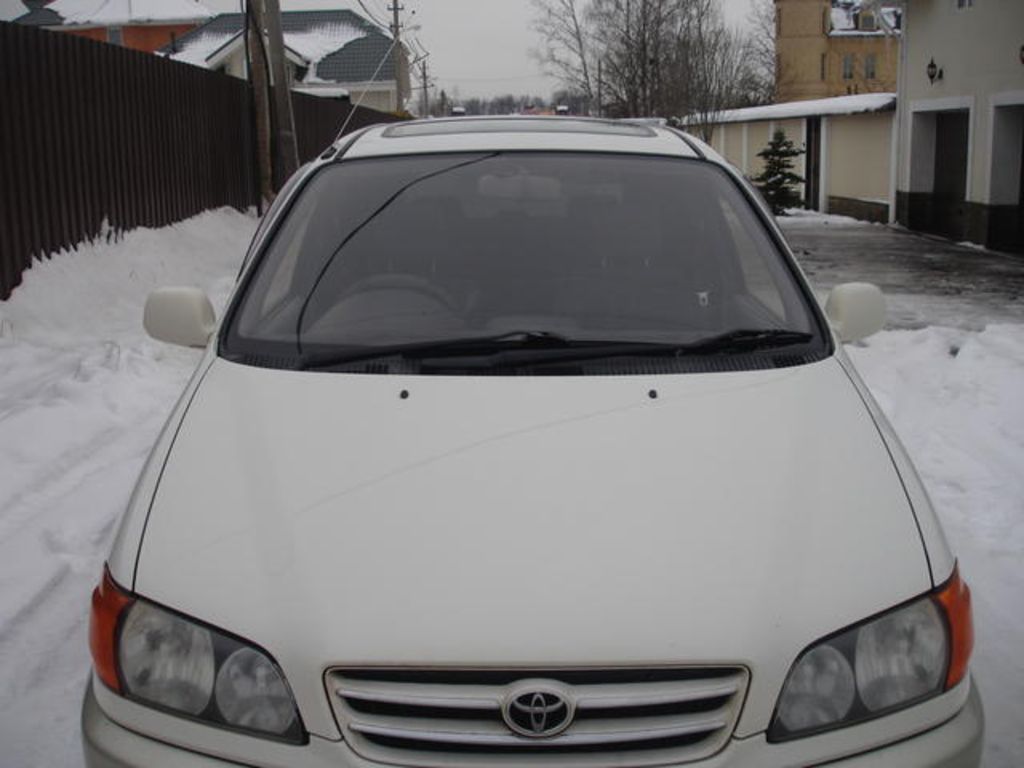 1999 Toyota Ipsum