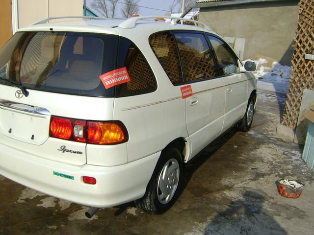 1999 Toyota Ipsum