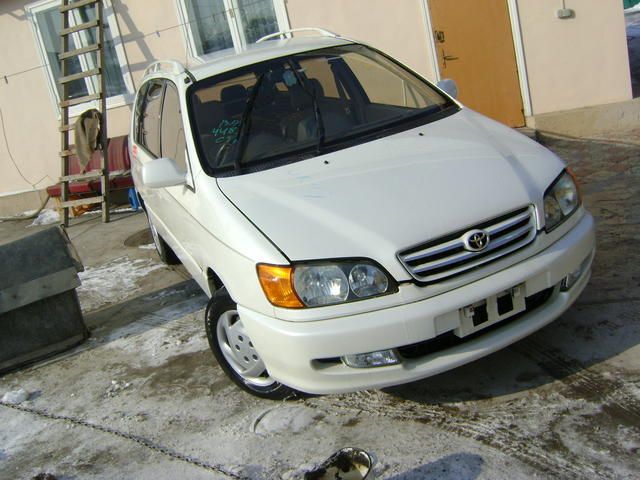 1999 Toyota Ipsum