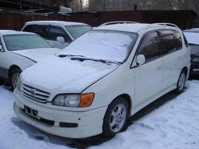 1999 Toyota Ipsum
