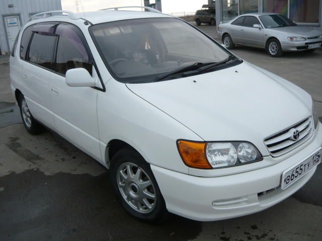 1999 Toyota Ipsum