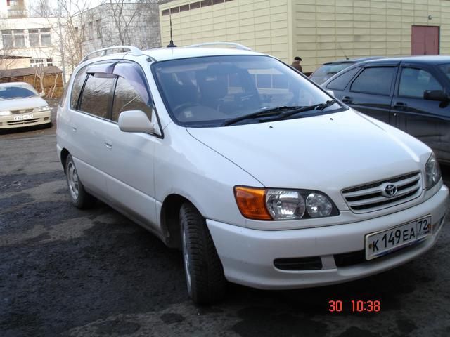 1999 Toyota Ipsum