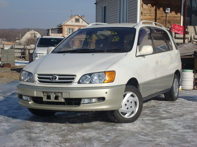 1999 Toyota Ipsum