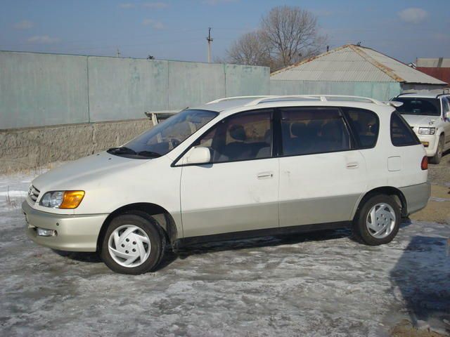 1999 Toyota Ipsum