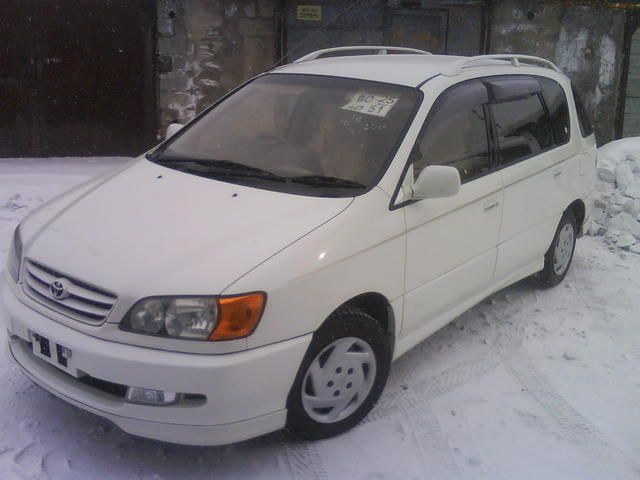 1999 Toyota Ipsum