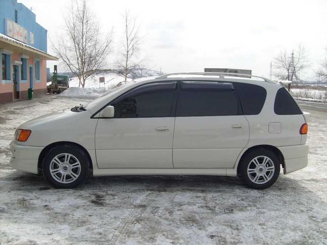 1999 Toyota Ipsum
