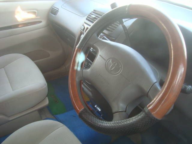 1999 Toyota Ipsum