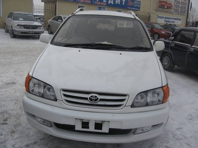 1999 Toyota Ipsum