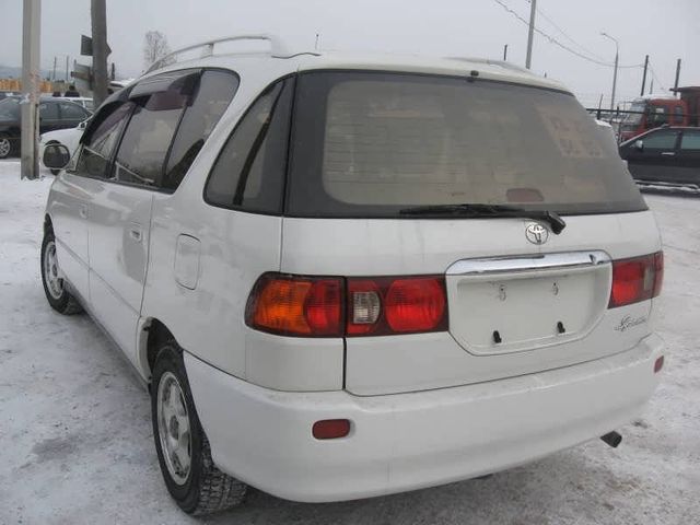 1999 Toyota Ipsum