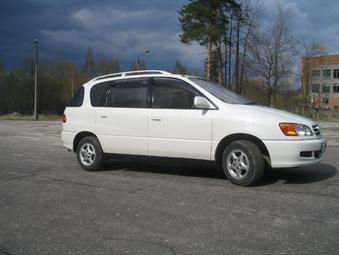 1999 Toyota Ipsum Pictures
