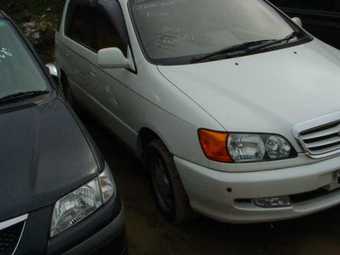 1999 Toyota Ipsum Pictures