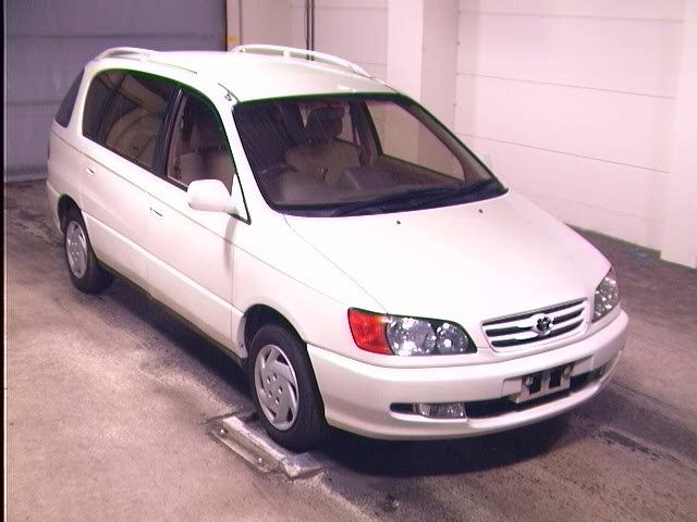 1999 Toyota Ipsum Pictures