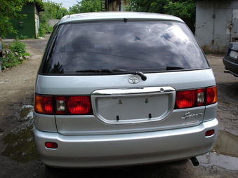 1999 Toyota Ipsum Pictures
