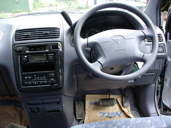 1999 Toyota Ipsum Pictures