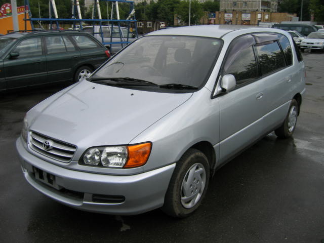 1999 Toyota Ipsum Photos