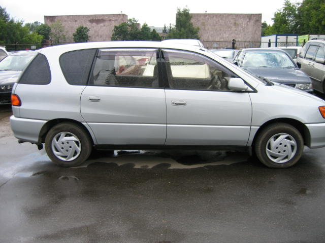 1999 Toyota Ipsum Photos