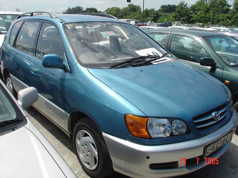1999 Toyota Ipsum Pics