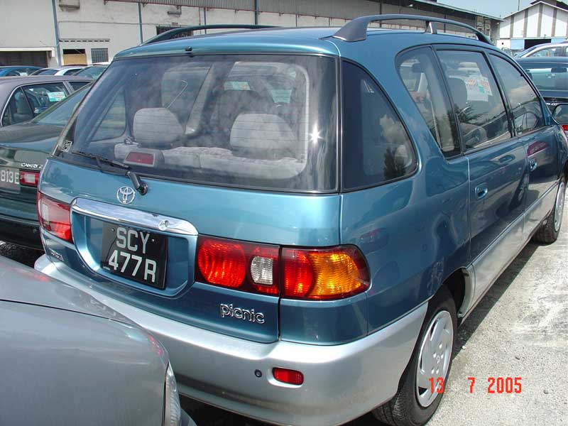 1999 Toyota Ipsum Pictures