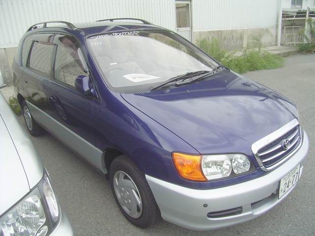 1999 Toyota Ipsum Photos