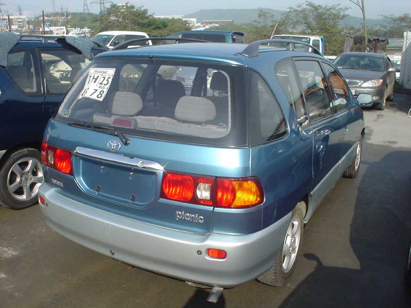 1999 Toyota Ipsum Photos