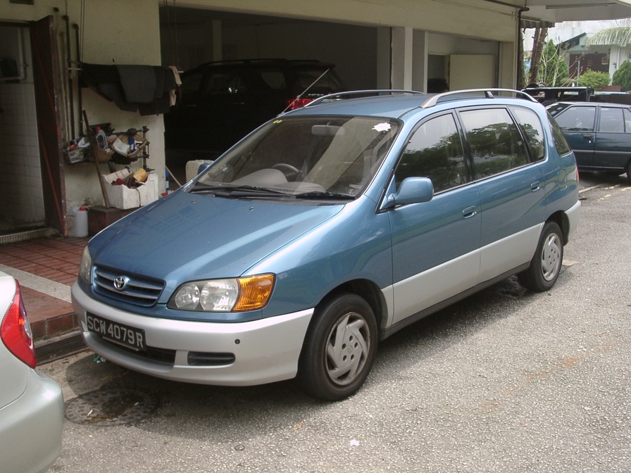 1999 Toyota Ipsum Photos