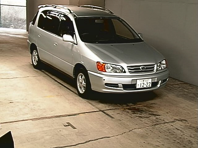 1999 Toyota Ipsum Pictures