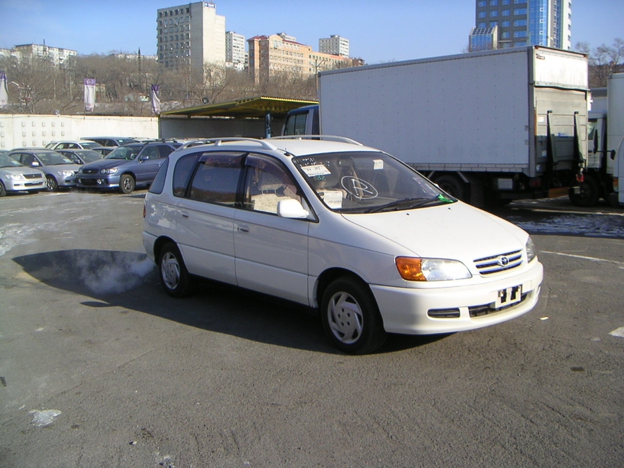 1999 Toyota Ipsum Pictures