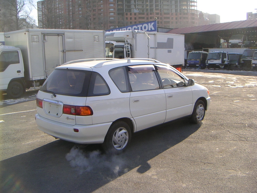 1999 Toyota Ipsum Pictures