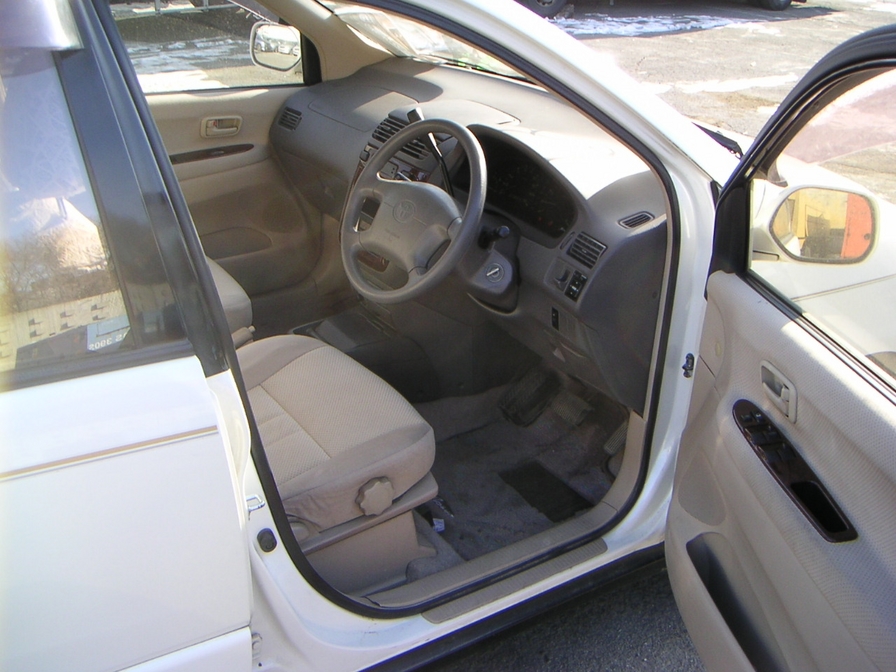 1999 Toyota Ipsum Pictures