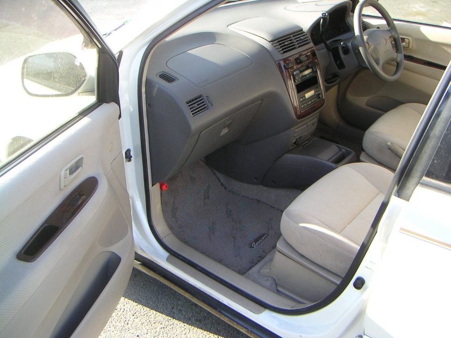 1999 Toyota Ipsum Photos