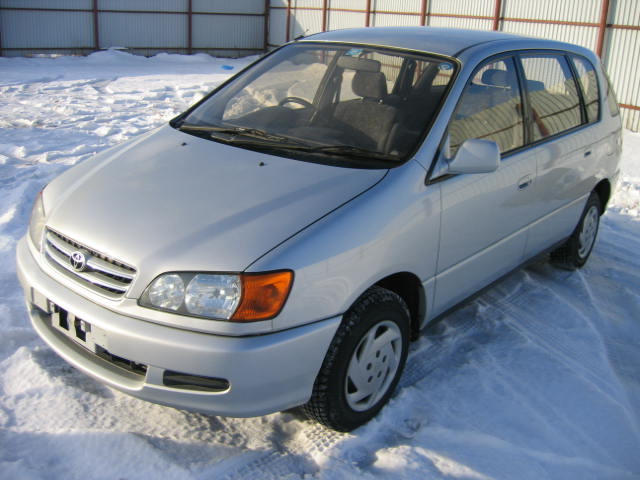 1999 Toyota Ipsum Pics