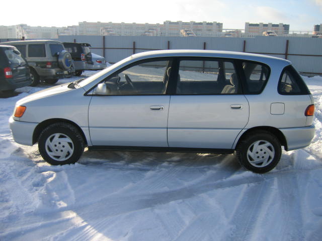 1999 Toyota Ipsum Pictures