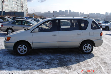 1999 Toyota Ipsum Photos