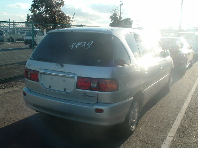 1999 Toyota Ipsum Photos
