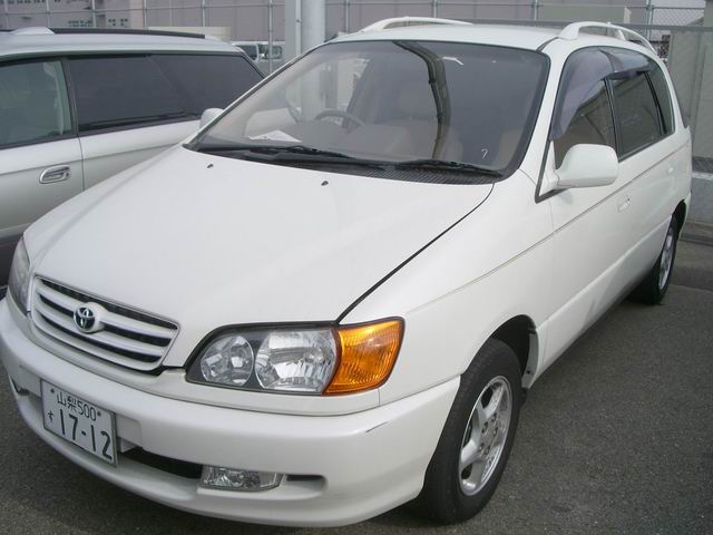 1999 Toyota Ipsum Pics