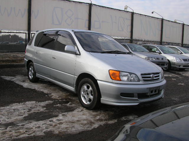 1999 Toyota Ipsum Photos