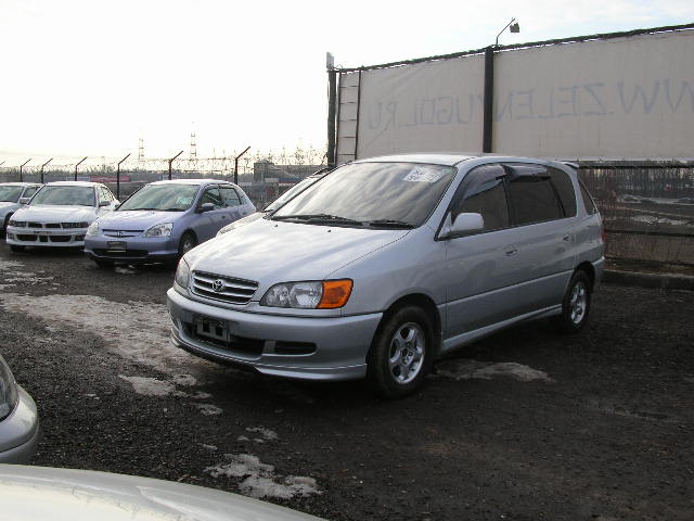 1999 Toyota Ipsum Photos